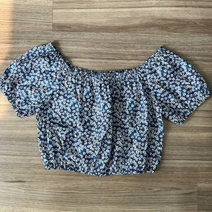 NWT Miguelina “Marjorie” floral cropped top size Medium.